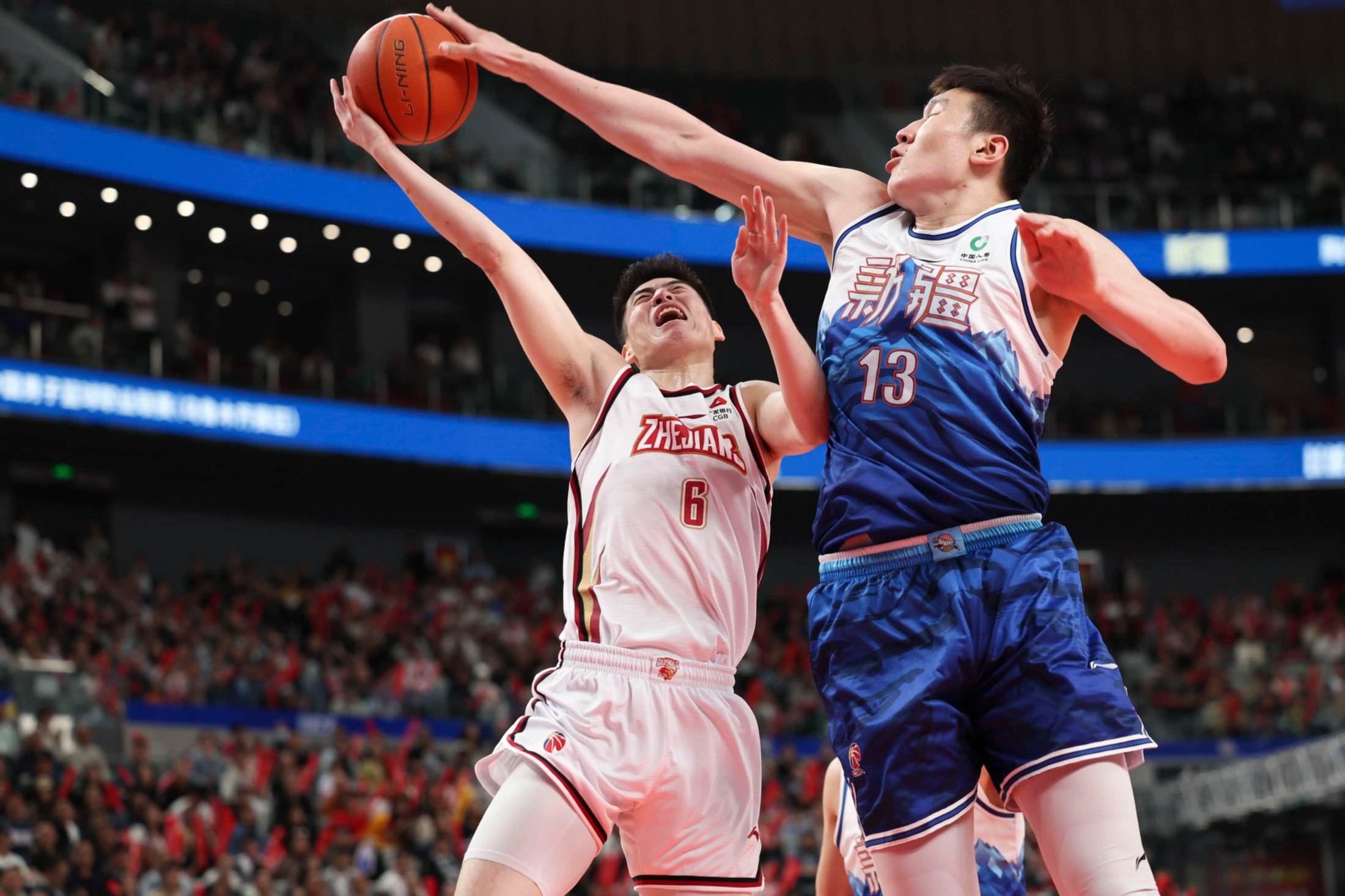 爱游戏入口-冲刺阶段体能课后，里尔遗憾出局备战CBA常规赛，更衣室稳定，团队化学反应显著的简单介绍