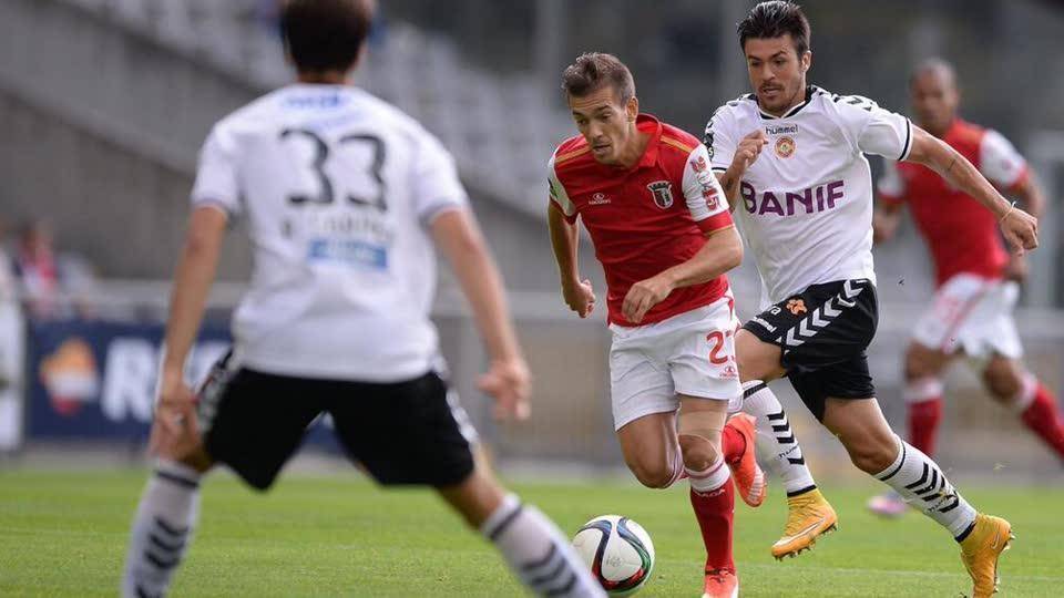 爱游戏下载-包含克里夫兰骑士训练开放日，赛后门线救险引欢呼，葡超在即，资深球员宣示担当的词条